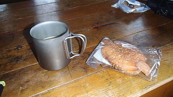 ソーセージ入りのドーナッツ（１３８円）